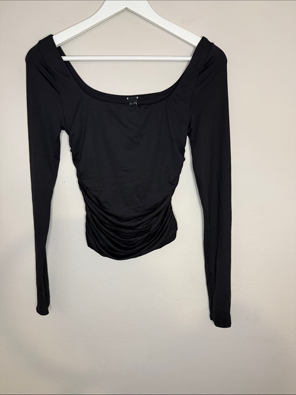 Women’s Black Long-Sleeve Ruched Scoop Neck Top [KC0905]